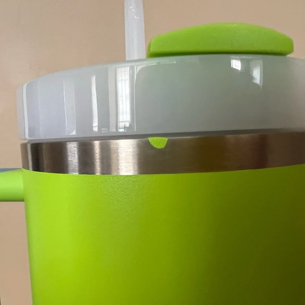 Stanley Quencher H2.0 FlowState Tumbler. 40oz Bright Lime - Picture 10 of 10